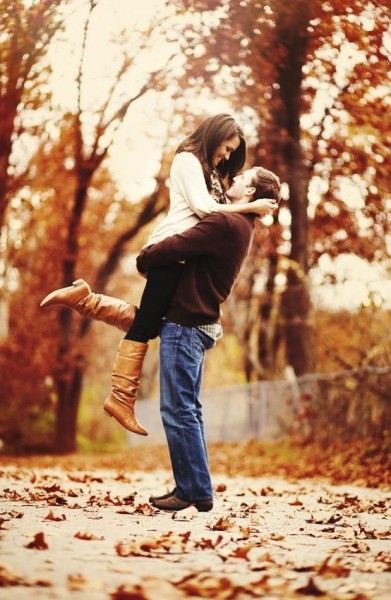 Fall Engagement Photo Ideas - Hug in the Leaves
